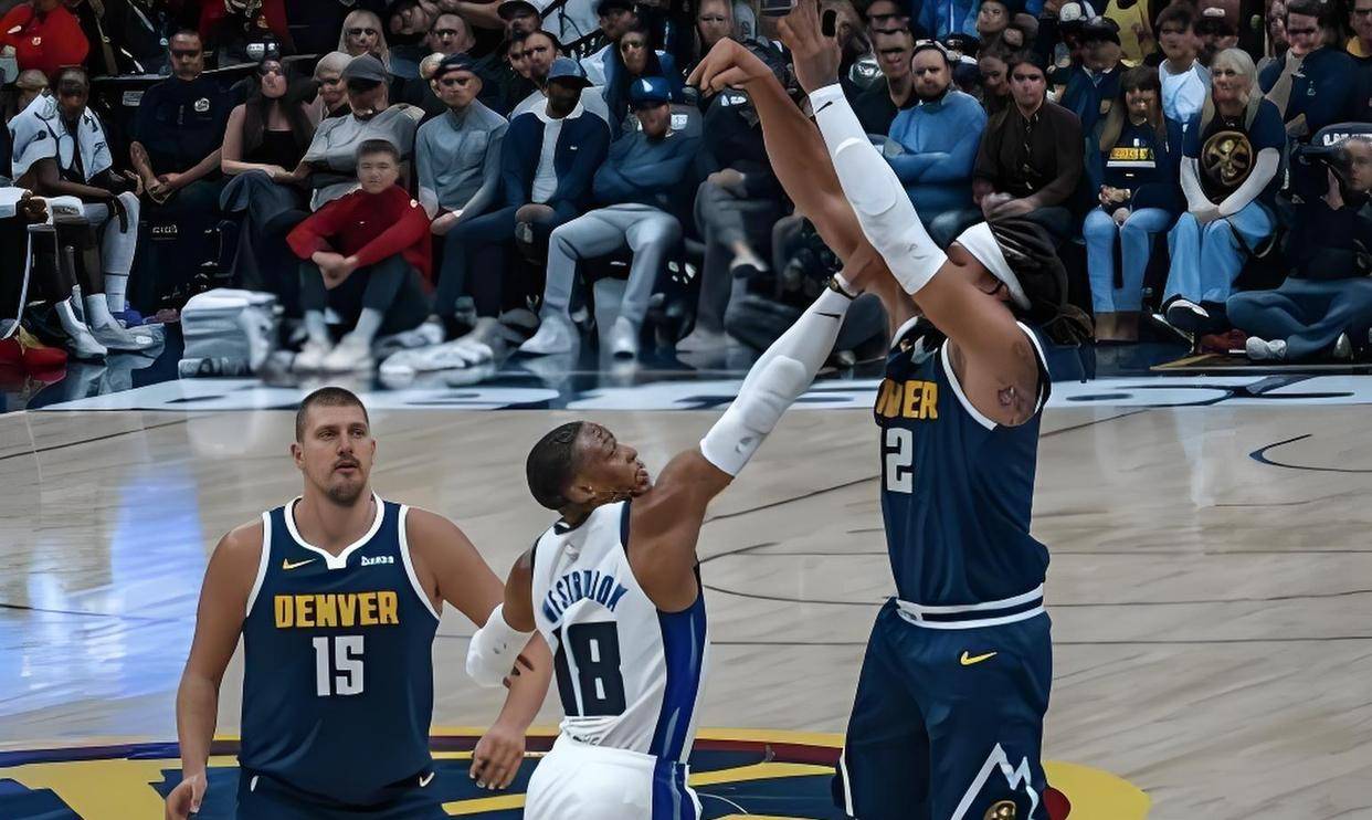 国王横扫掘金，乔治统治全场