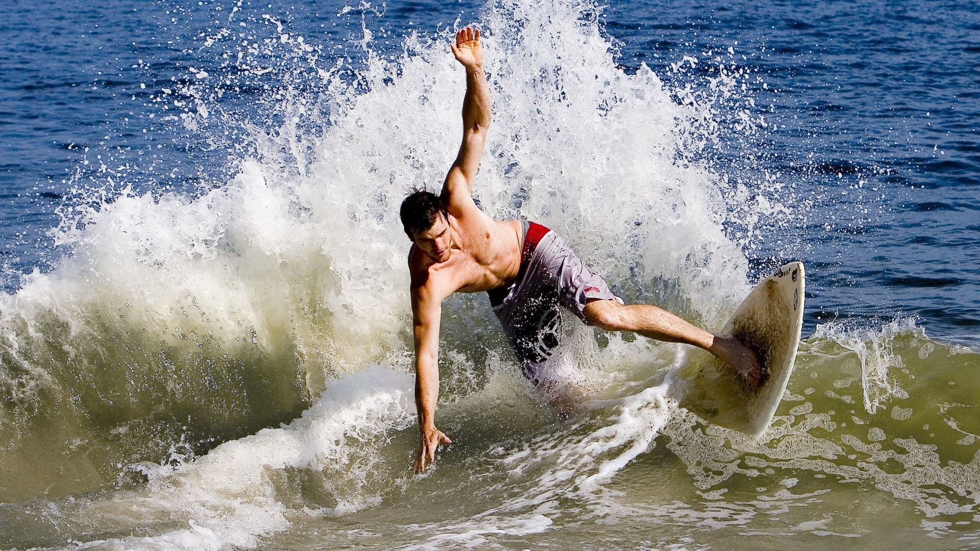 西甲硝烟未散，法兰西铁骑已跨海征伐，足球何以成为现代国家竞争的微缩战场？